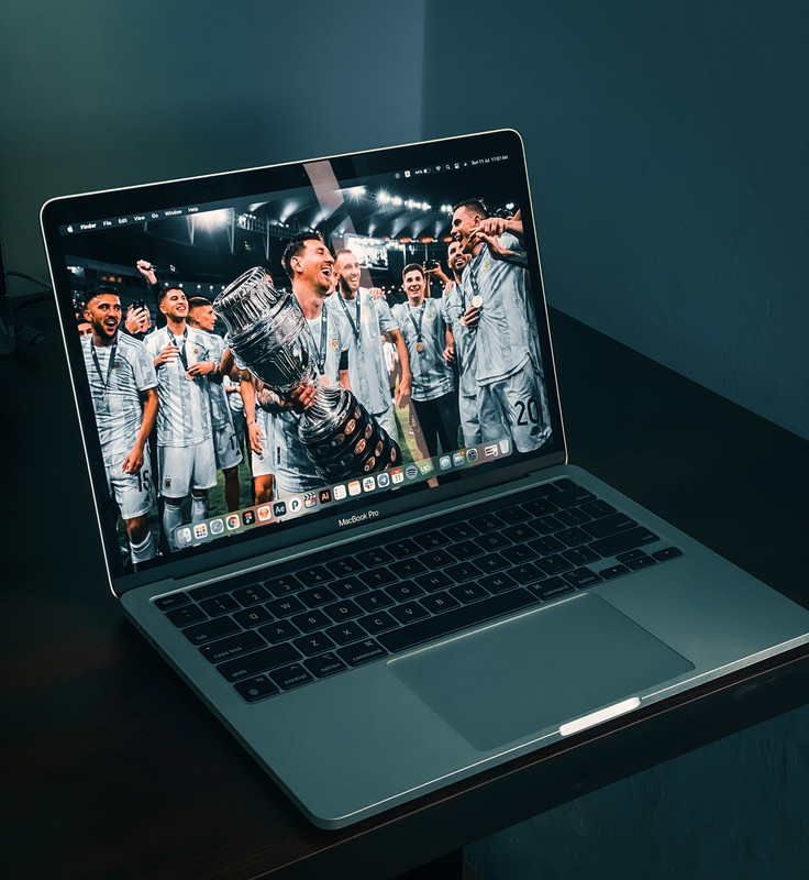 Partido de futbol en una computadora